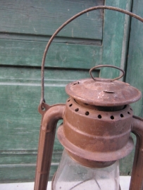 Beautiful very old oil lamp super cool!