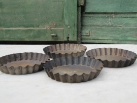 Old small cake tins in various formats.