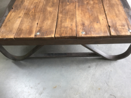 Oude lage tafel