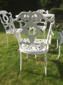 Brocante table with four chairs
