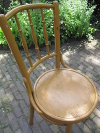 Oude houten stoel