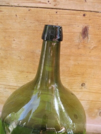 Oude groene gistfles.