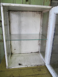 Antieke (hang)kast met glas