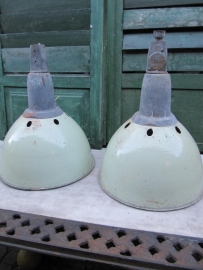 Mooie groene hanglamp met emaille kap