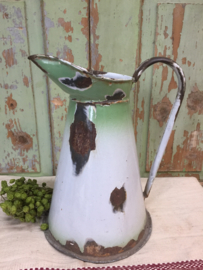 Brocante witgroene waterkan