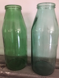 Oude fles met brede hals