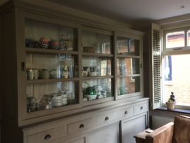 Grote teakhouten kast