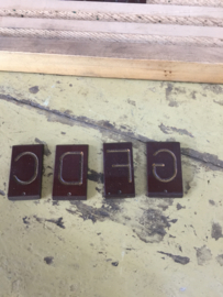 Brocante industriële kist met graveerletters