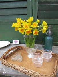 Brocante mand / dienblad met houten bodem