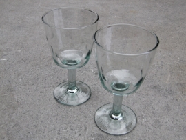 Wine glass with beads motif