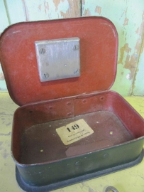 Antiek metalen (geld)kistje