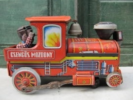 Brocante tin toy locomotive