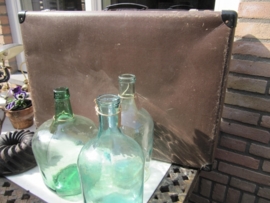 Brocante grote bruine koffer.