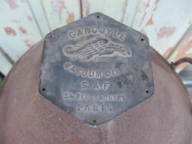 Franse oliekruik van Gargoyle Vacuum Oil Co