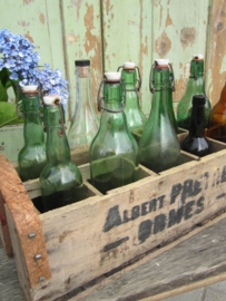 Mooi oude houten Franse krat met 10 flessen