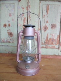 Brocante bronze pink colored oil lamp