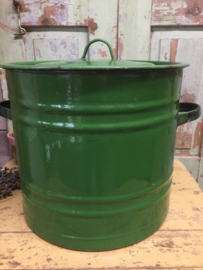 Grote groene emaille ketel met deksel