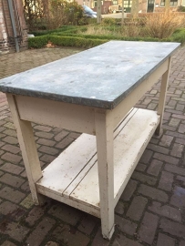Industriële tafel met zinkenblad