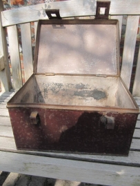 Brocante metal box