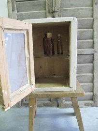 Brocante (shaving) cabinet with mirror