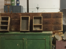 Antiek houten ladenkast