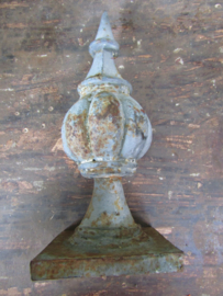 Oud gietijzeren ornament