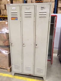 Oude lockerkast 3 deurs