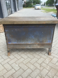 Stoere industriële werkbank