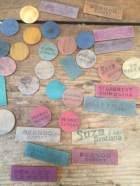 Brocant kistje met letterplaatjes