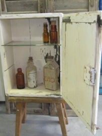 Brocante wooden medicine cabinet