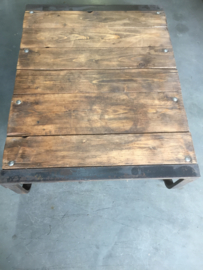 Oude lage tafel