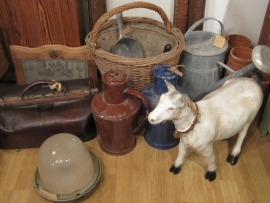 Brocante geitje van polyester