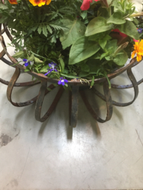 Brocante hanging basket