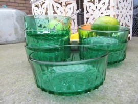 Brocante groene glazen schaaltjes. Set van 6 stuks.