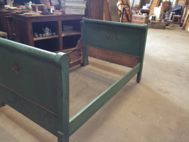 Antiek Frans houten mooi gedecoreerd bed