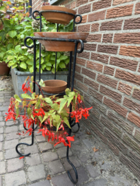 Set van 2 smeedijzeren bloemen standaards