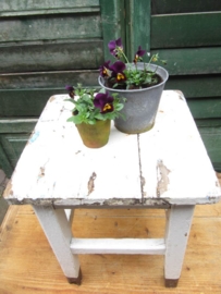 Brocante wit houten krukje