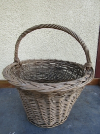 Brocante Franse rieten mand met hengsel