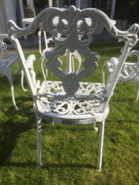 Brocante table with four chairs