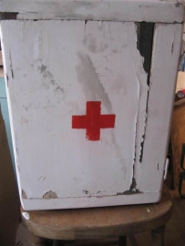 Brocante wooden medicine cabinet