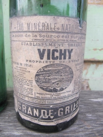 Franse set van 2 oude Vichy water flessen