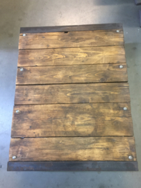 Oude lage tafel