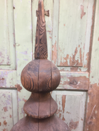 Antieke houten (toren) spits