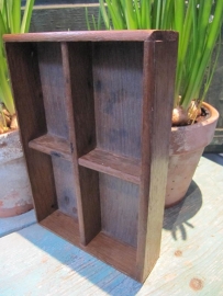 Oude houten kaartenbak