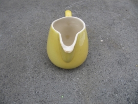 Geel melkkannetje