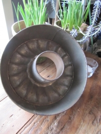 Brocante oude geschulpte bakvorm