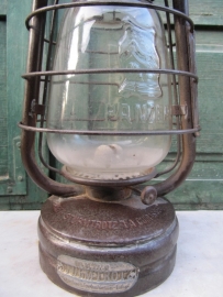 Beautiful very old oil lamp super cool!