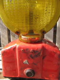 Signal lamp with red base