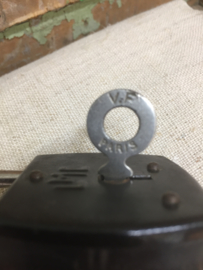 Oud hangslot zwart