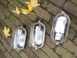 Brocante Franse oude kooilamp met bakelite voet